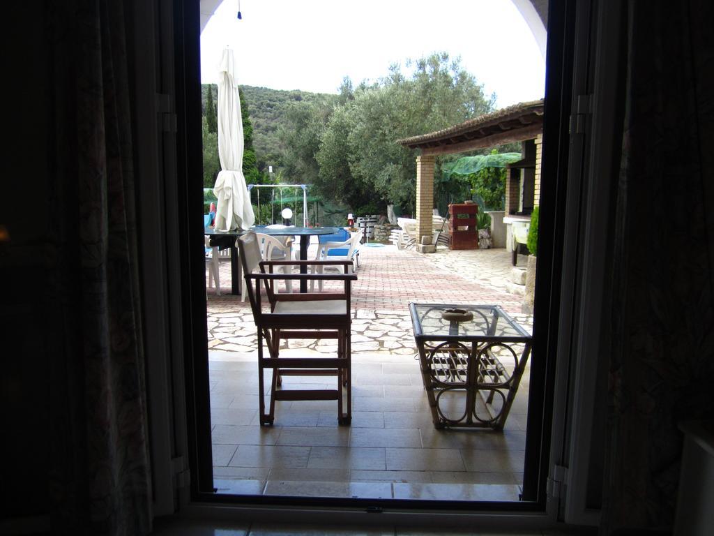 Villa Mike 105 Liapades Oda fotoğraf